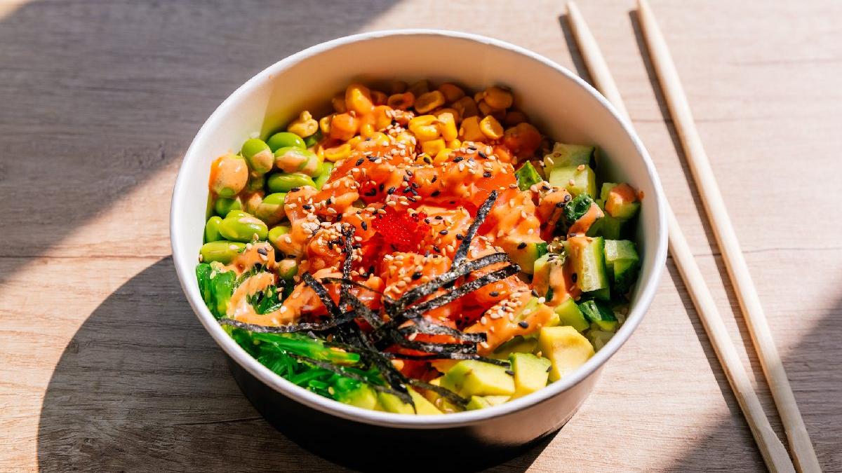 salata care a innebunit tot internetul o reteta simpla proaspata si plina de arome perfecta pentru pranz sau cina