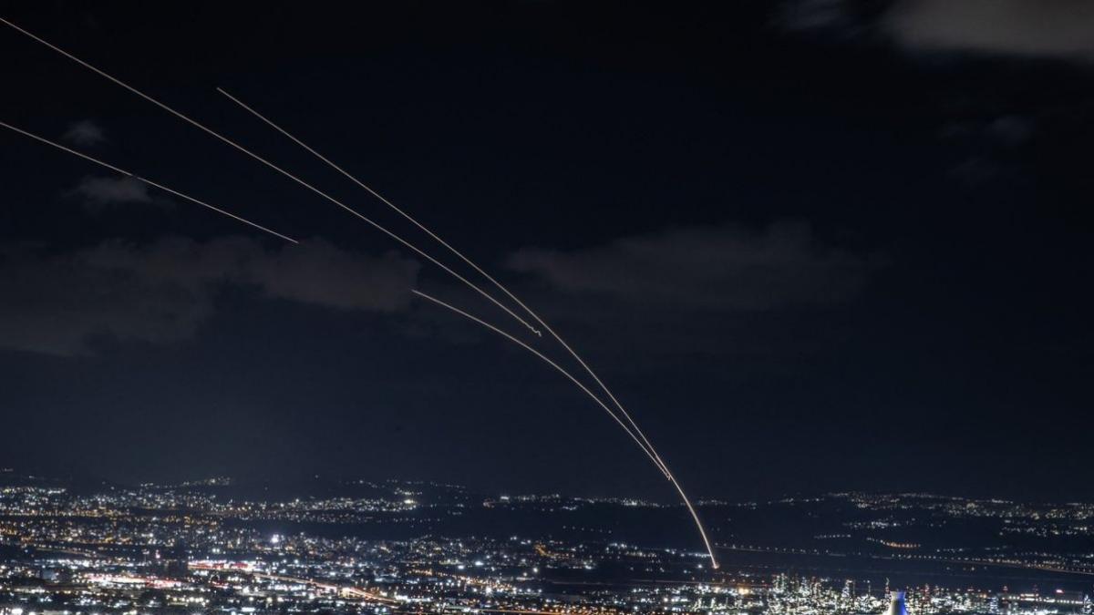 marea britanie evacueaza familiile diplomatilor de la ambasada din israel