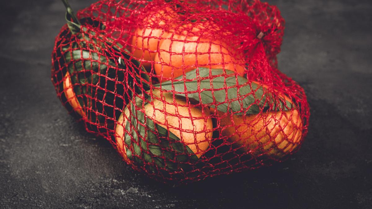 romanii consuma fructe si legume din import pline de pesticide pot produce si anumite forme de cancer