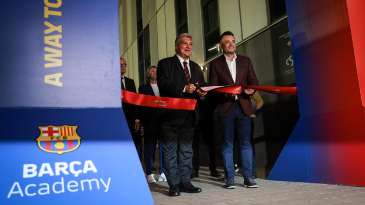 joan laporta a inaugurat academia de fotbal fc barcelona din bucuresti sunt absolut incantat romania are foarte multi jucatori mari