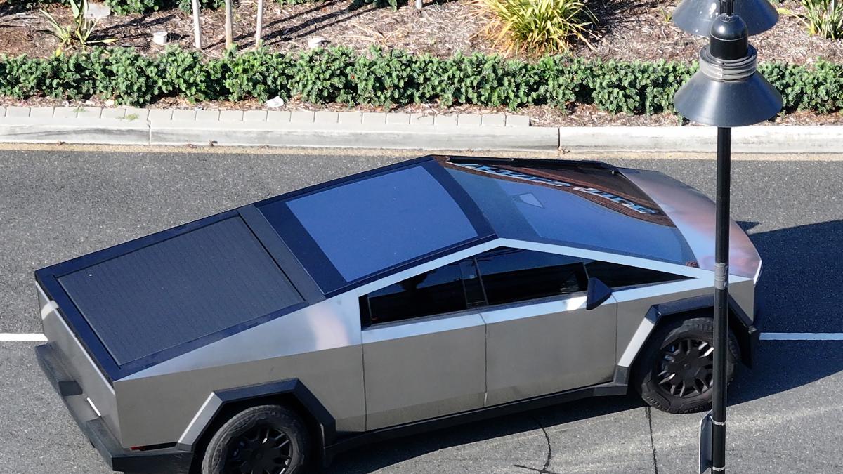 se cere interzicerea cybertruck pe drumurile din europa masinile lui elon musk sunt periculoase si prea ascutite