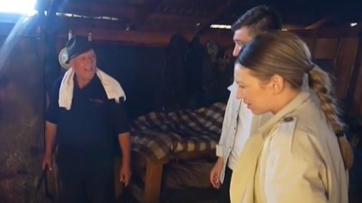 caravana antena 3 cnn e aici a ajuns la o stana din varful muntelui rarau ce vor oamenii de la viitorul presedinte