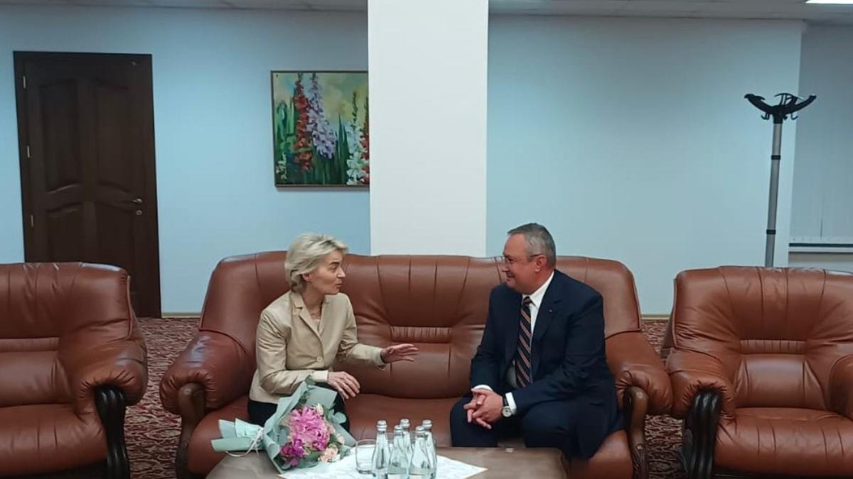 ciuca a avut o intalnire neprevazuta cu ursula von der leyen pe aeroportul din chisinau