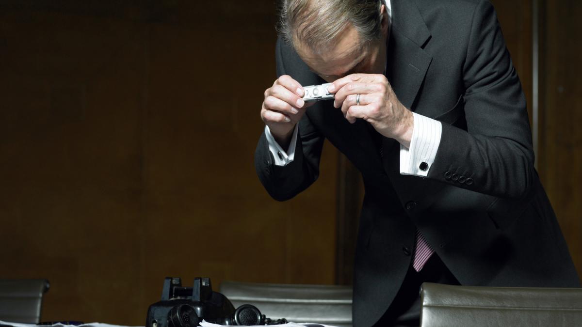 un caz de spionaj rusesc zguduie irlanda un parlamentar a cazut in plasa unei femei agent secret trimis de la moscova