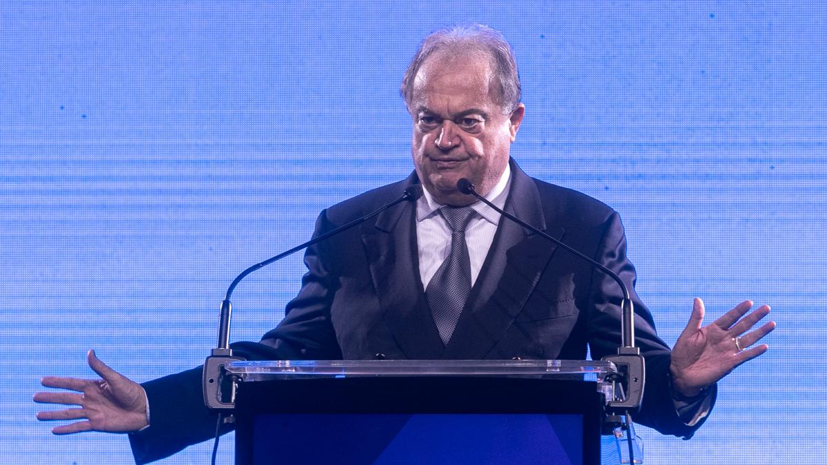 vasile blaga spune ca nelu tataru ar trebui sa se retraga de pe lista de la parlamentare este act de demnitate