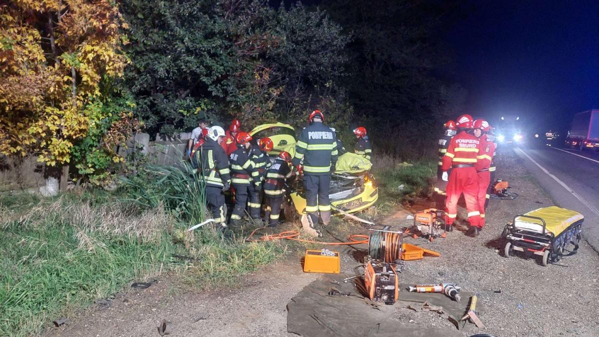 accident grav pe dn2 e85 doua persoane au murit alte doua sunt ranite dupa ce un tir a spulberat un autoturism
