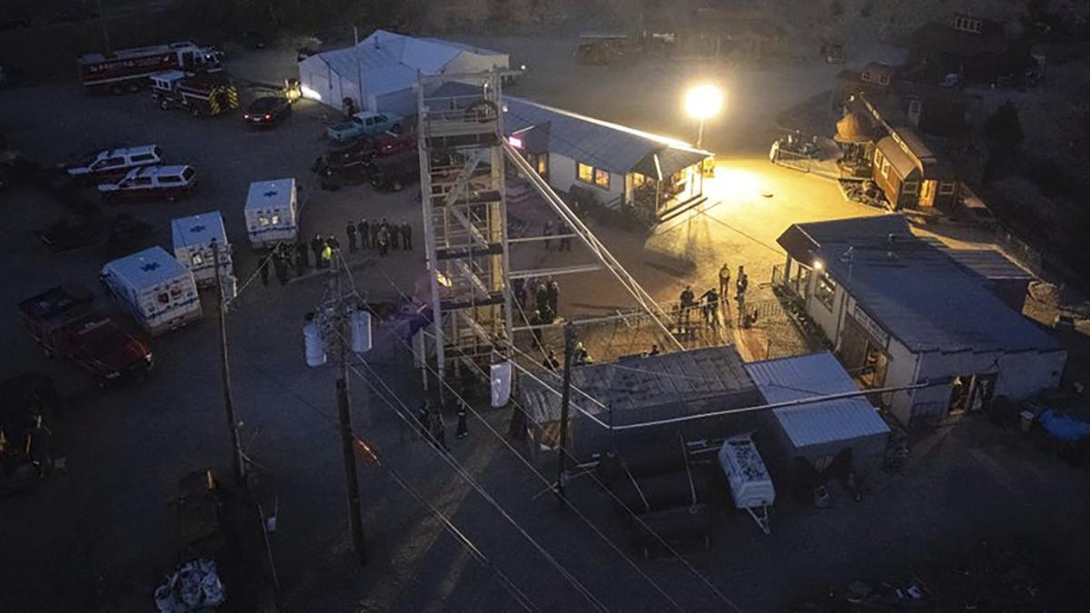 un mort si patru raniti dupa ce liftul unei foste mine de aur s a blocat 12 turisti au fost salvati dupa o operatiune de amploare