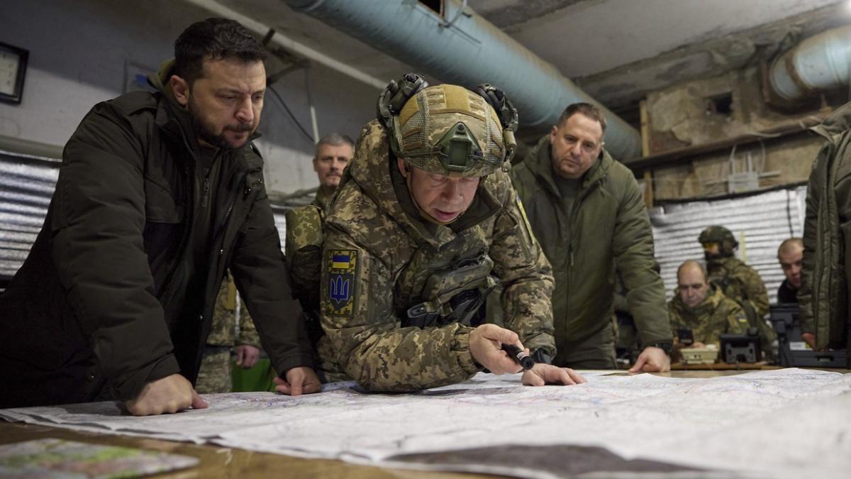 zelenski a aflat de la sirskii imediat ce s a intors la kiev cat de dificila e situatia pe front rusii au incercat sa sparga liniile zelenski a aflat de la sirskii imediat ce s a intors la kiev cat de dificila e situatia pe front rusii au incercat sa sparga liniile