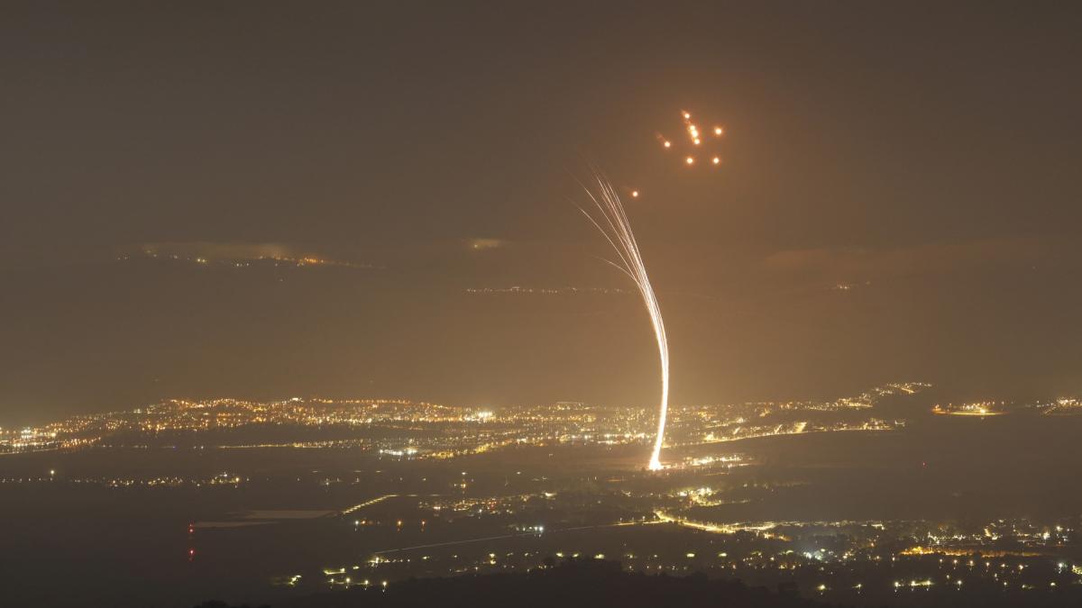 hezbollah a lovit cu drone o adunare de israelieni in binyamina 70 de raniti dintre care 4 in stare grava sirenele nu au sunat