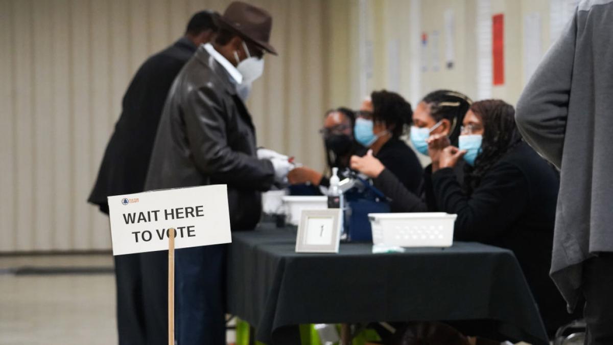 americanii au inceput sa voteze anticipat votantii din statul crucial georgia au doborat deja recordul de prezenta din prima zi