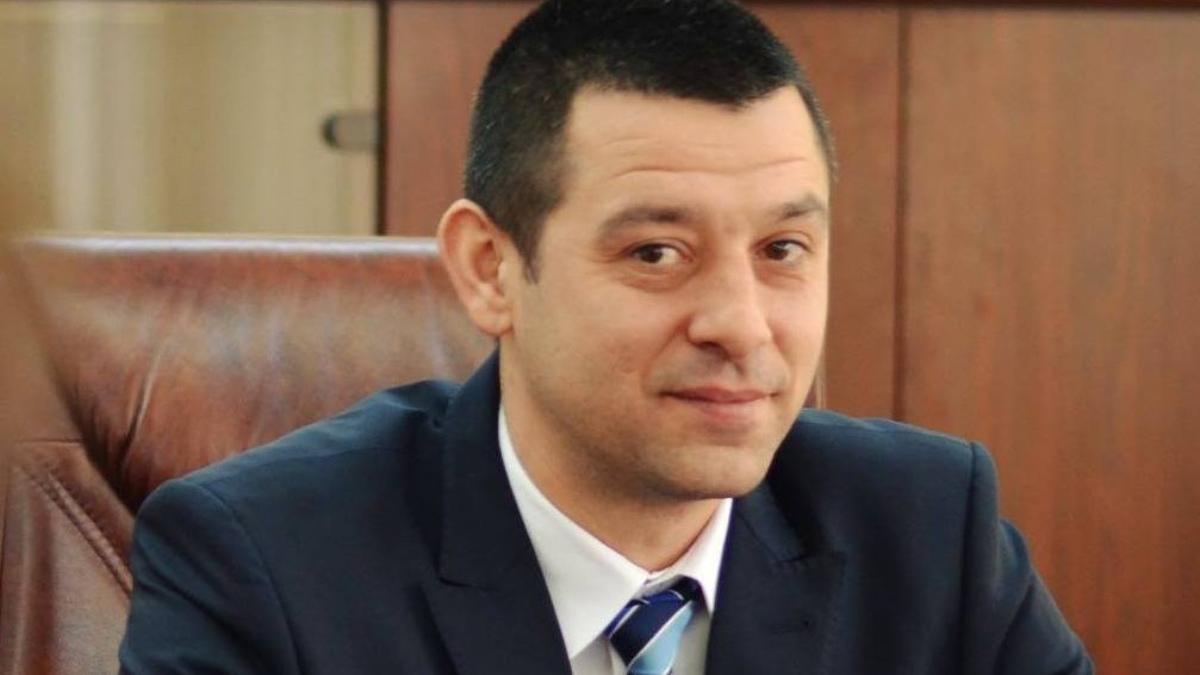 un deputat pnl a lovit intentionat masina fostei sotii in trafic apoi a amenintat o cu bataia