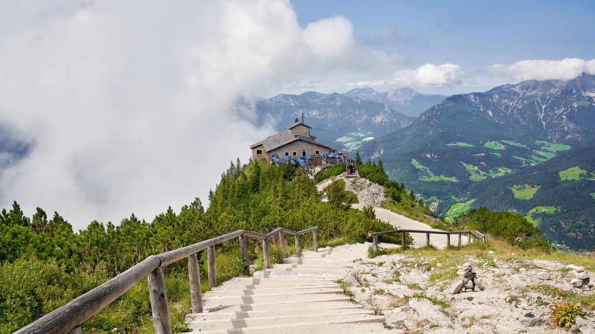 un neonazist german a murit pe muntele preferat al lui hitler dupa ce a cazut in gol 60 de metri