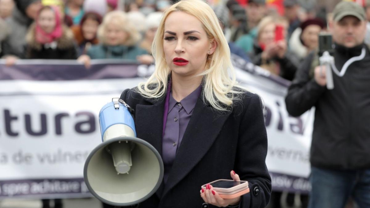 deputata lui sor inregistrata cand le promite agitatorilor din republica moldova bani de la moscova