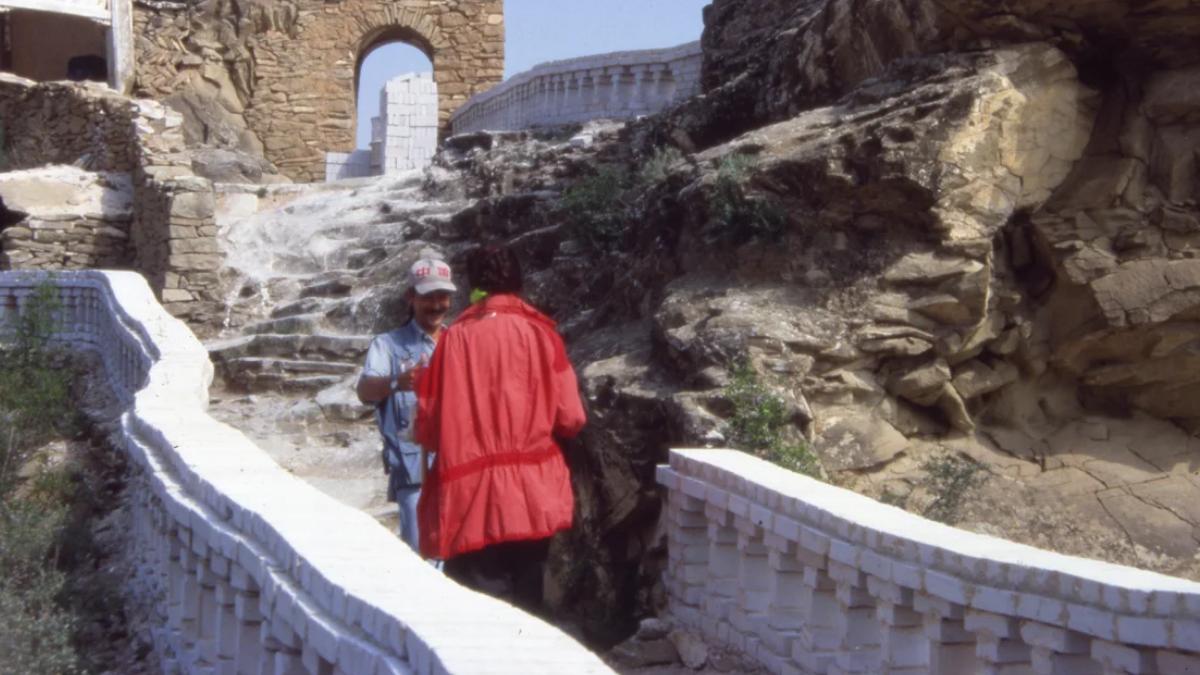 povestea despartirii de pe marele zid chinezesc doi iubiti au pornit din capete opuse si s au intalnit la mijloc apoi si au spus adio