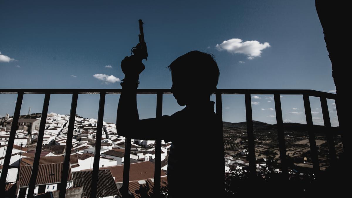 cum sunt racolati copiii din europa de catre iran si pusi sa atace cu arme tinte israeliene