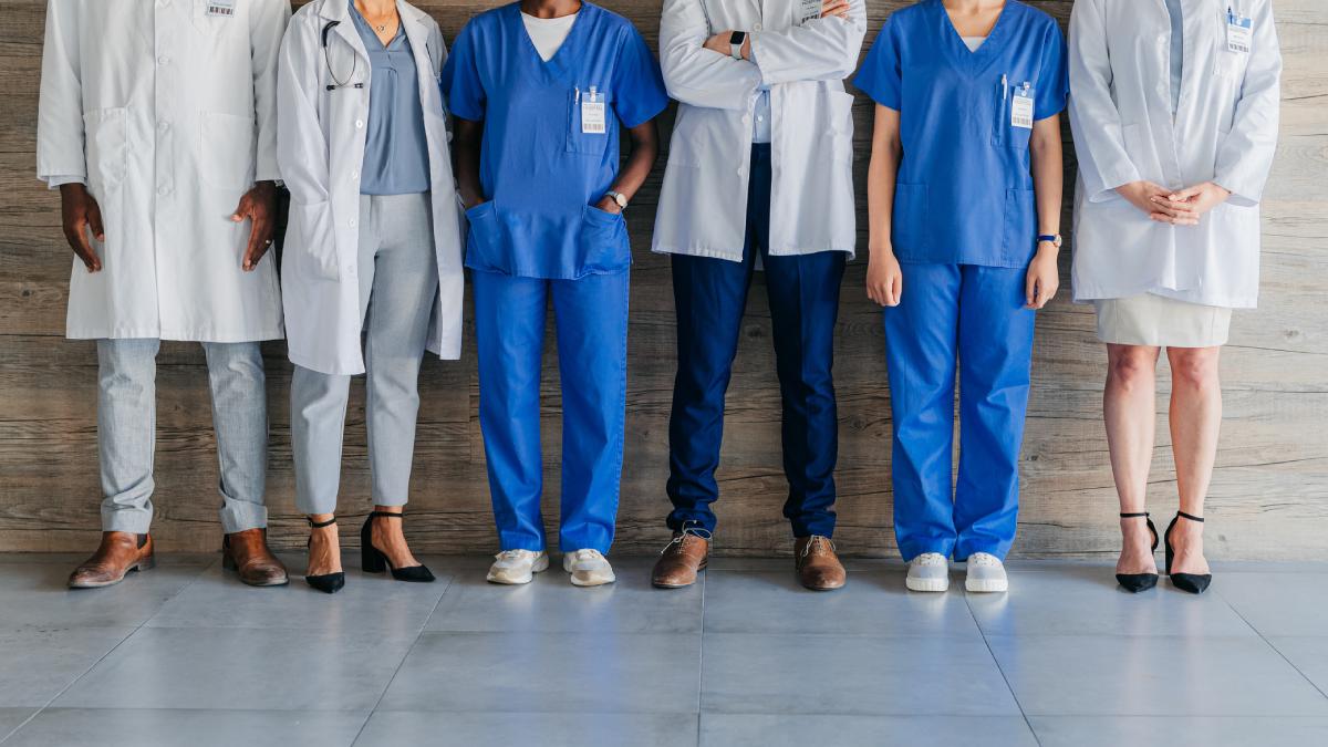 trei directori si trei asistenti de la spitalul municipal radauti retinuti ar fi luat bani pentru angajari internari si operatii