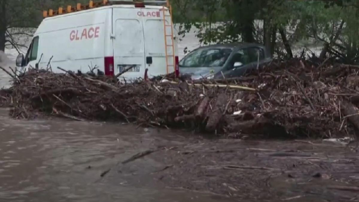 cod rosu in europa din cauza inundatiilor devastatoare strazile s au transformat in torenti in franta si italia ce spun meteorologii cod rosu in europa din cauza inundatiilor devastatoare strazile s au transformat in torenti in franta si italia ce spun meteorologii