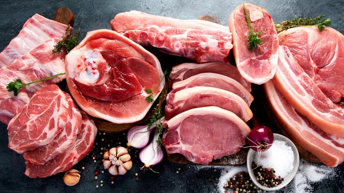 se anunta scumpiri uriase la carnea de porc inainte de sarbatori pesta porcina a facut ravangii carnea romaneasca a ajuns o raritate