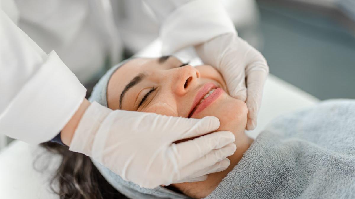 terapia care ajuta la cresterea elasticitatii pielii face furori la nivel mondial si devine tot mai populara si in randul romancelor