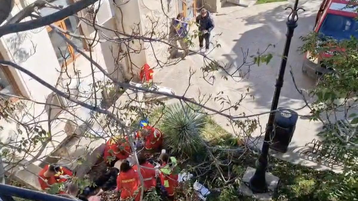 incident socant langa cazinoul din constanta un barbat s a prabusit in gol cinci metri de pe faleza chiar in fata acvariului