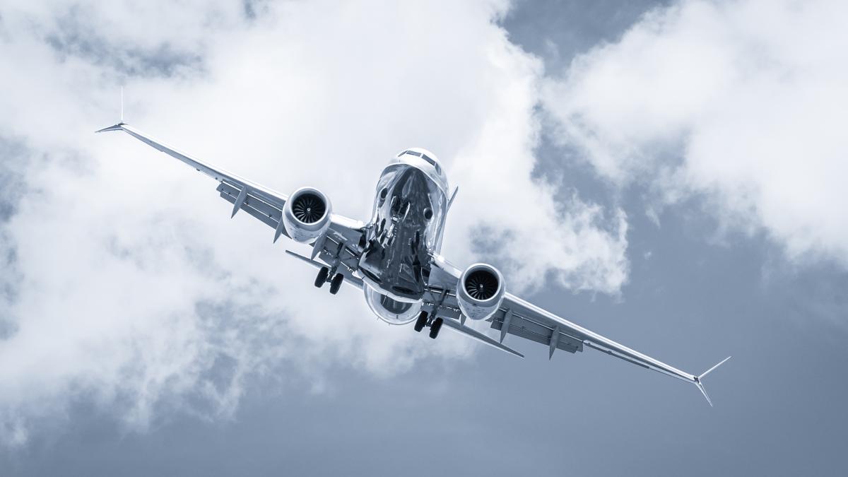 un avion cu 228 de pasageri la bord a aterizat de urgenta pe aeroportul henri coanda bucuresti a declarat urgenta in zbor