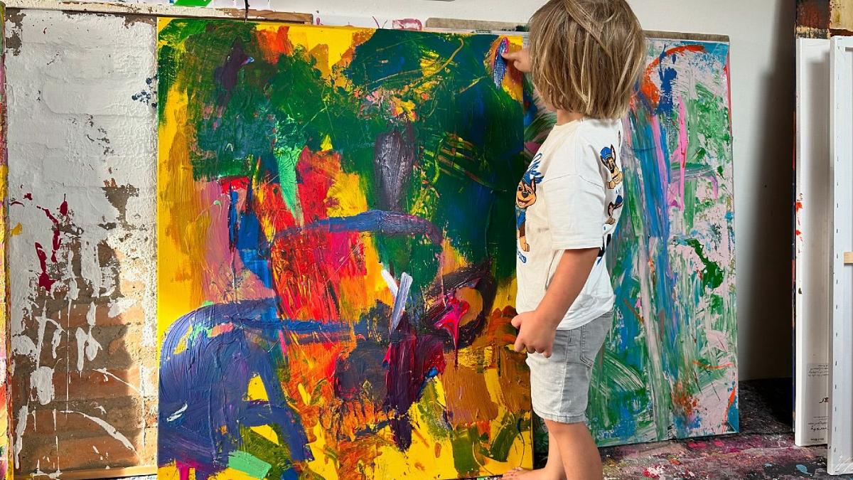 povestea lui laurent baietelul de trei ani devenit pictor de succes in germania cu ce preturi se vand tablourile lui mini picasso