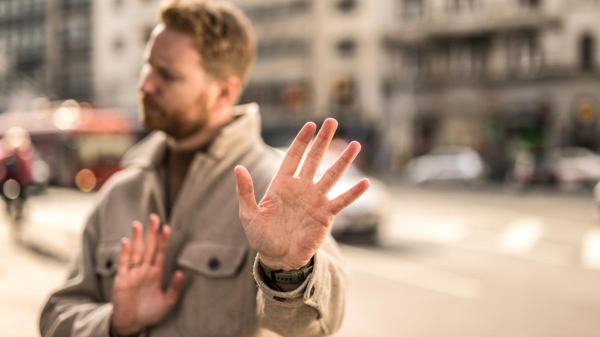 terapia prin respingere provocarea in trend pe tiktok oamenii ies pe strada si cer diverse lucruri strainilor pentru a fi refuzati