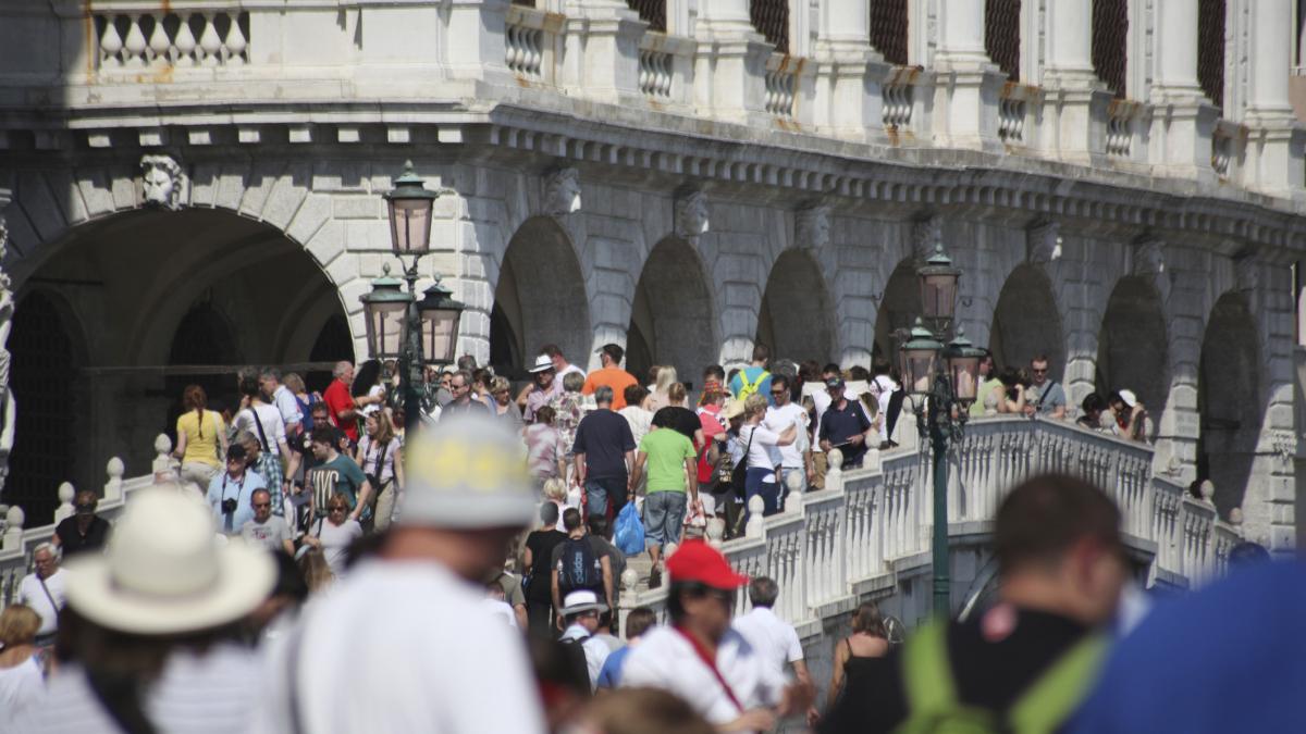 turistii care merg la venetia vor fi nevoiti sa plateasca un bilet de doua ori mai scump ce alte masuri pregatesc autoritatile