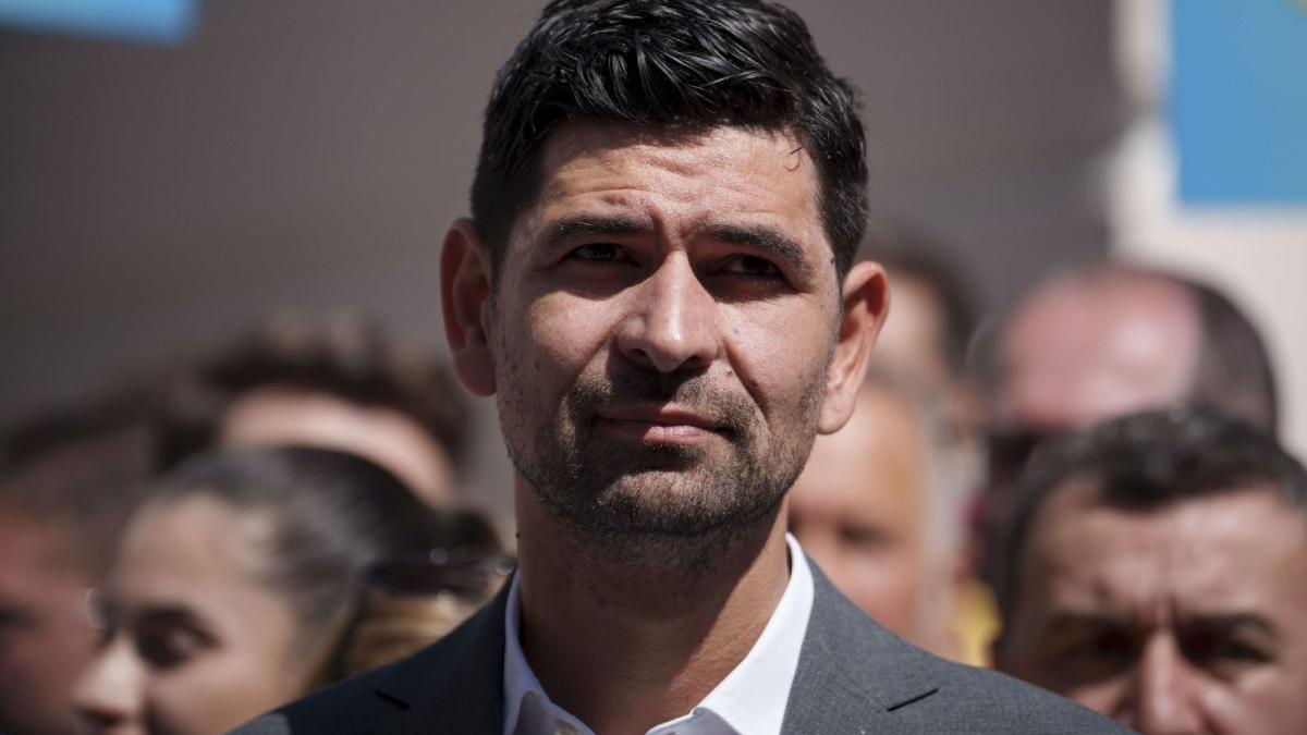 primarul ales al sectorului 1 george tuta il troleaza pe nicusor dan si noi facem o strangere de semnaturi pentru un parc sportiv