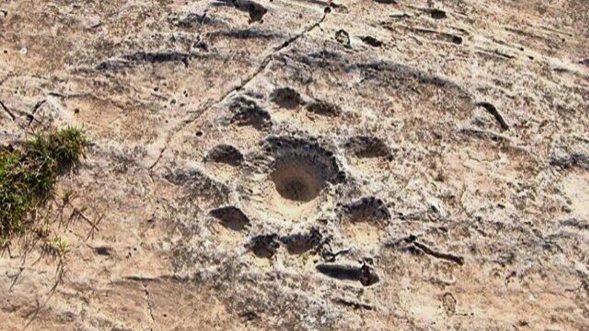 descoperire arheologica bizara in desertul qatar ce reprezinta simbolurile misterioase din al jassasiya sunt unice in lume