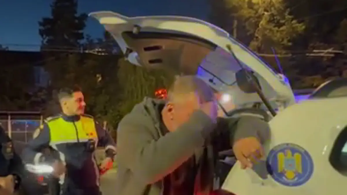 panica pe strazile din targu jiu dupa ce s a certat cu sotia un barbat beat s a urcat la volan si a intrat intr un troleibuz