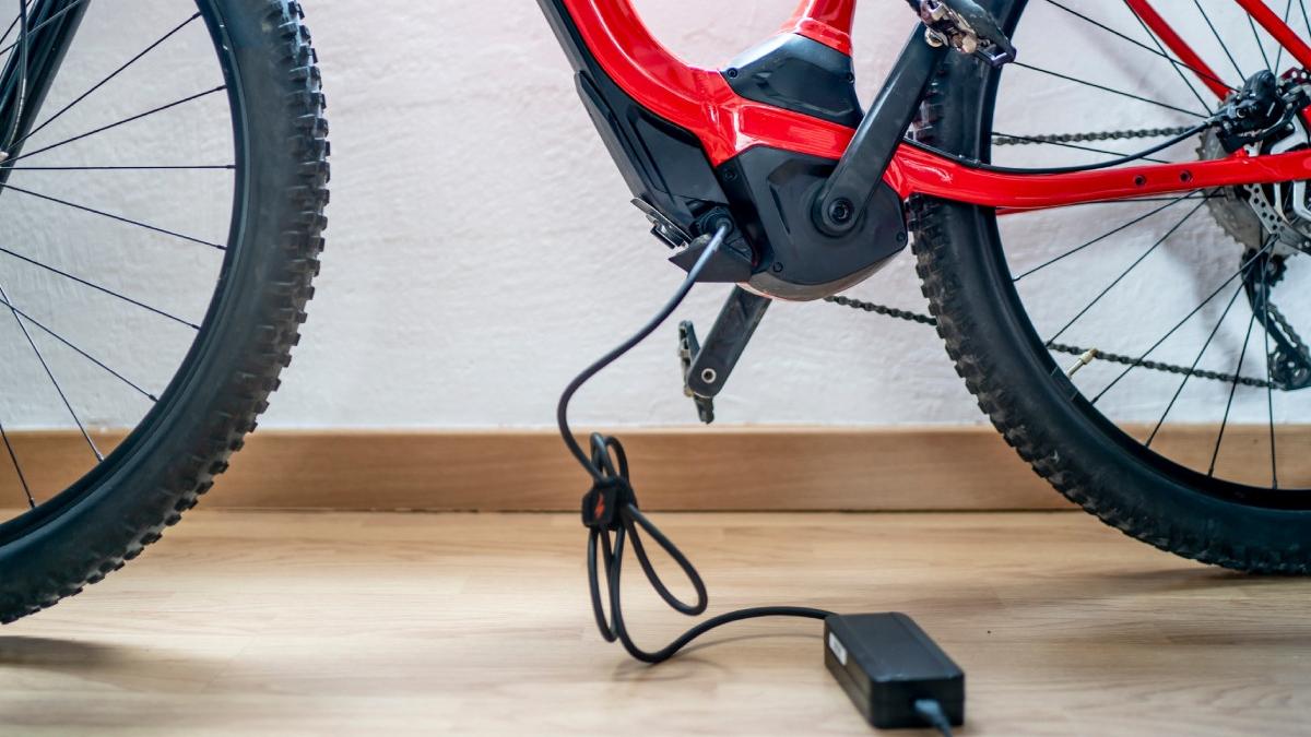 primul proces din marea britanie dupa un incendiu mortal provocat de o bicicleta electrica 12 supravietuitori cer dreptate