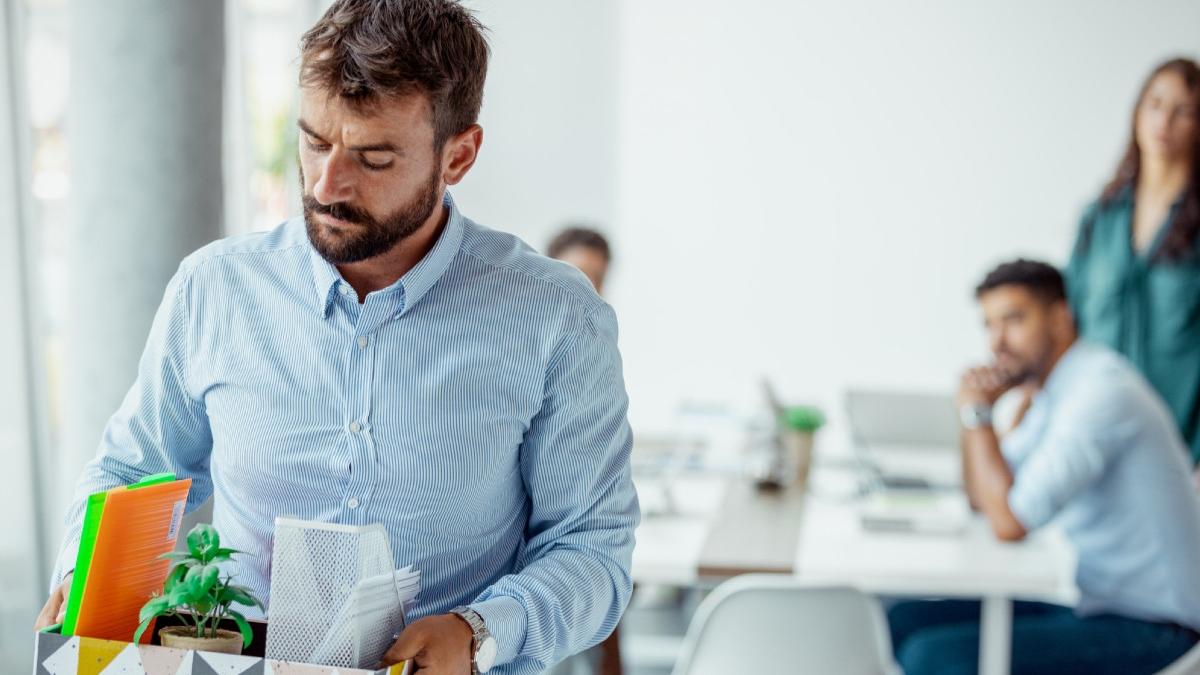 tara care a desfiintat fiscul si a concediat mii de angajati care a fost motivul