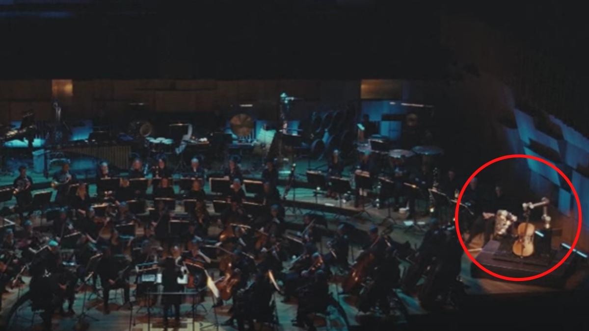 un robot a cantat la violoncel in premiera mondiala la un concert cu public in suedia povestea creatiei sale