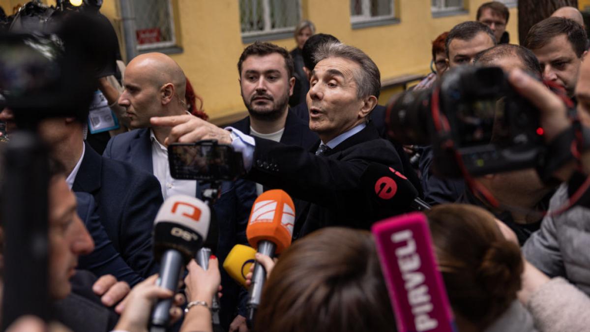 alegeri cruciale in georgia rezultate incerte dupa ce rusia a incercat sa deturneze votul imagini cu fraude si batai