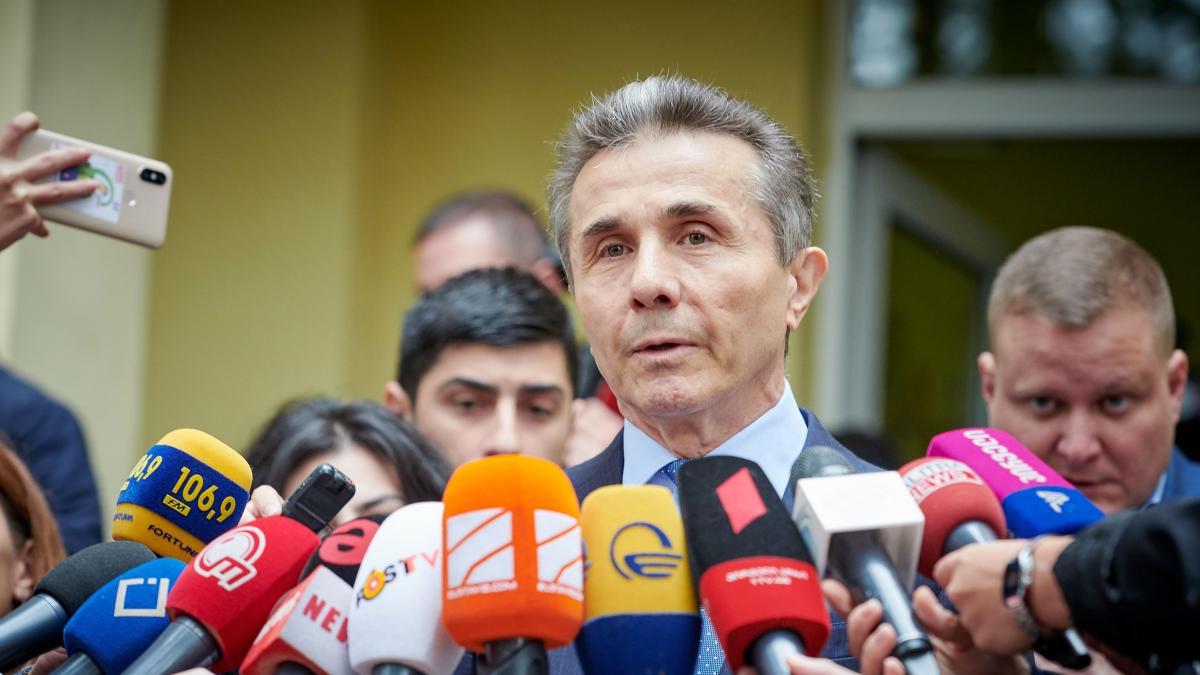 oligarhul care si a cumparat tara se pregateste acum sa o predea rusiei cine este bidzina ivanisvili