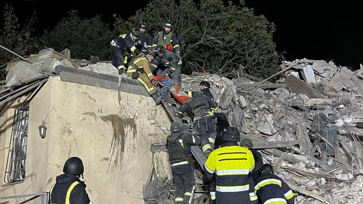 rusia lovit cu rachete blocuri de locuinte din dnipro cel putin 4 morti zelenski ucigasii si au reluat obiceiurile