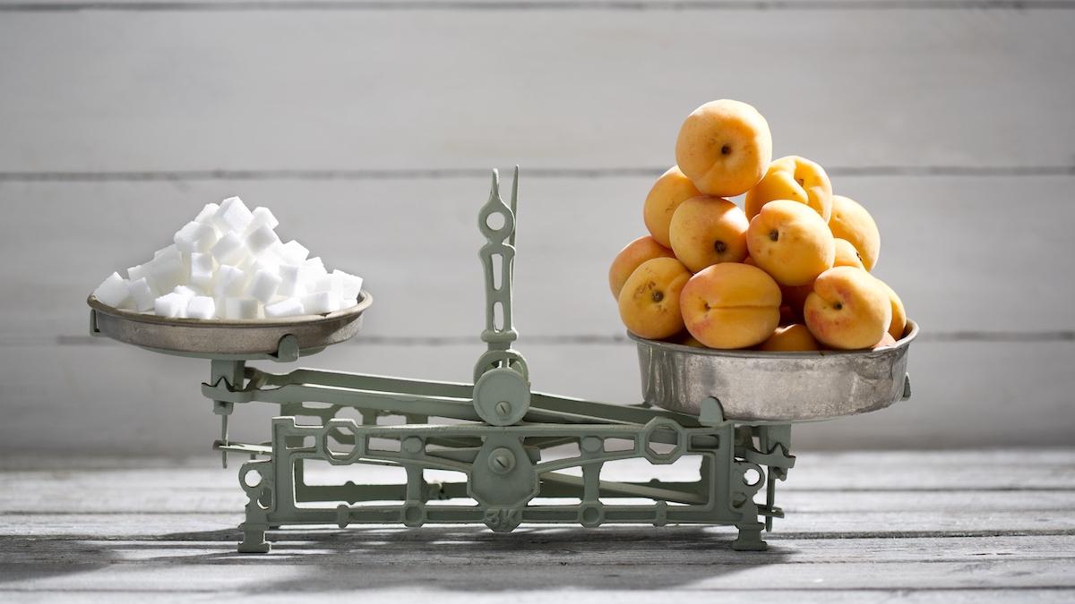 care este diferenta intre zaharul din dulciuri si zaharul din fructe este acesta mai sanatos