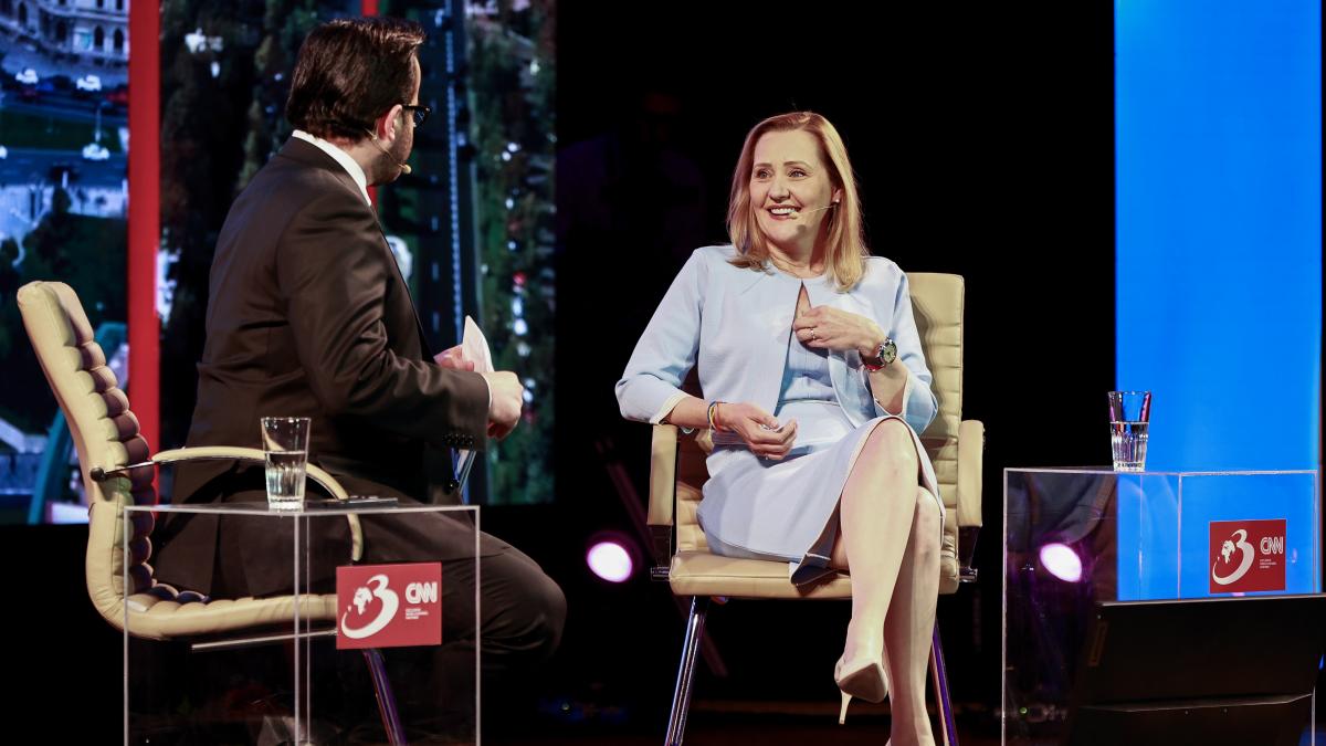 efectul primei dezbateri prezidentiale asupra candidaturii elenei lasconi a avut o prestatie mediocra pe teme de politica externa