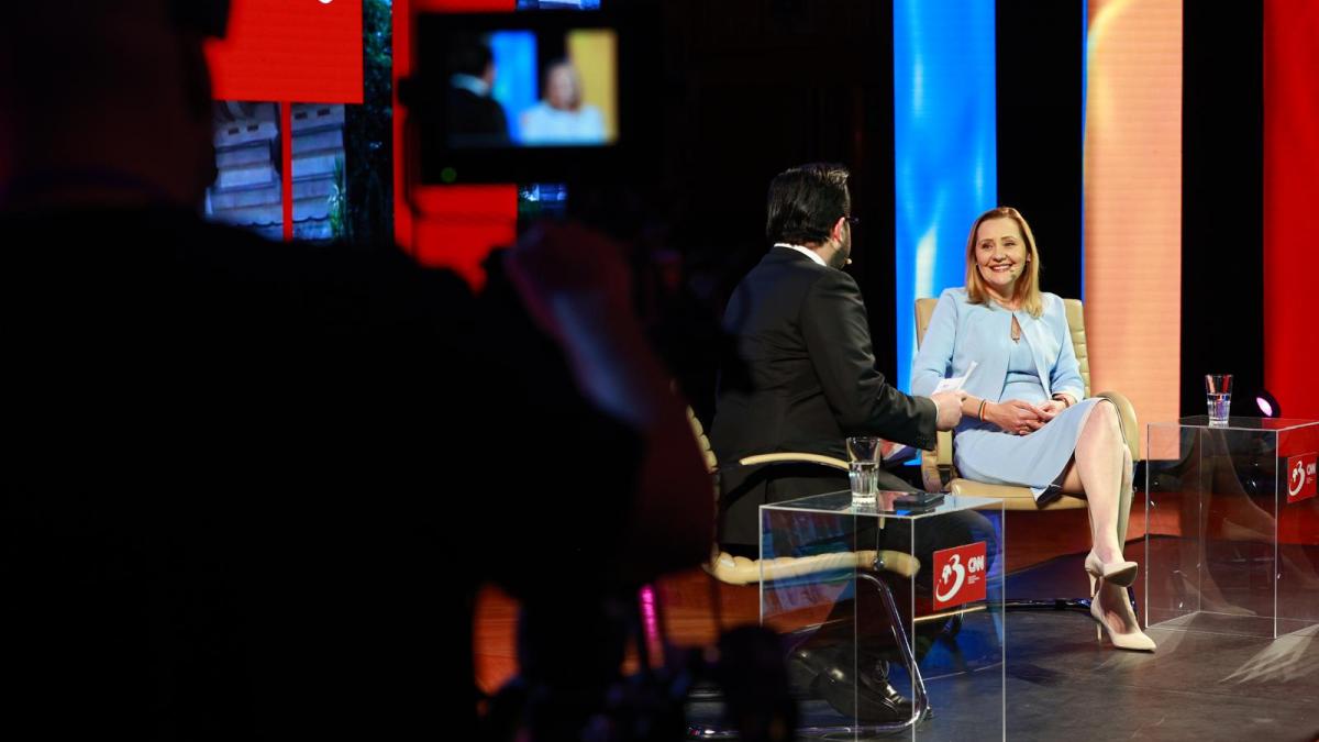 elena lasconi dupa dezbaterea la antena 3 cnn abia astept sa i vad si pe ceilalti si sa mor de ras