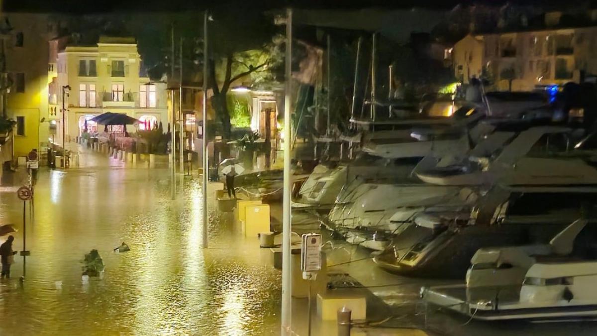 furtuni si inundatii in europa imagini din luxoasa statiune saint tropez unde apa a ajuns pe strazi la un metru