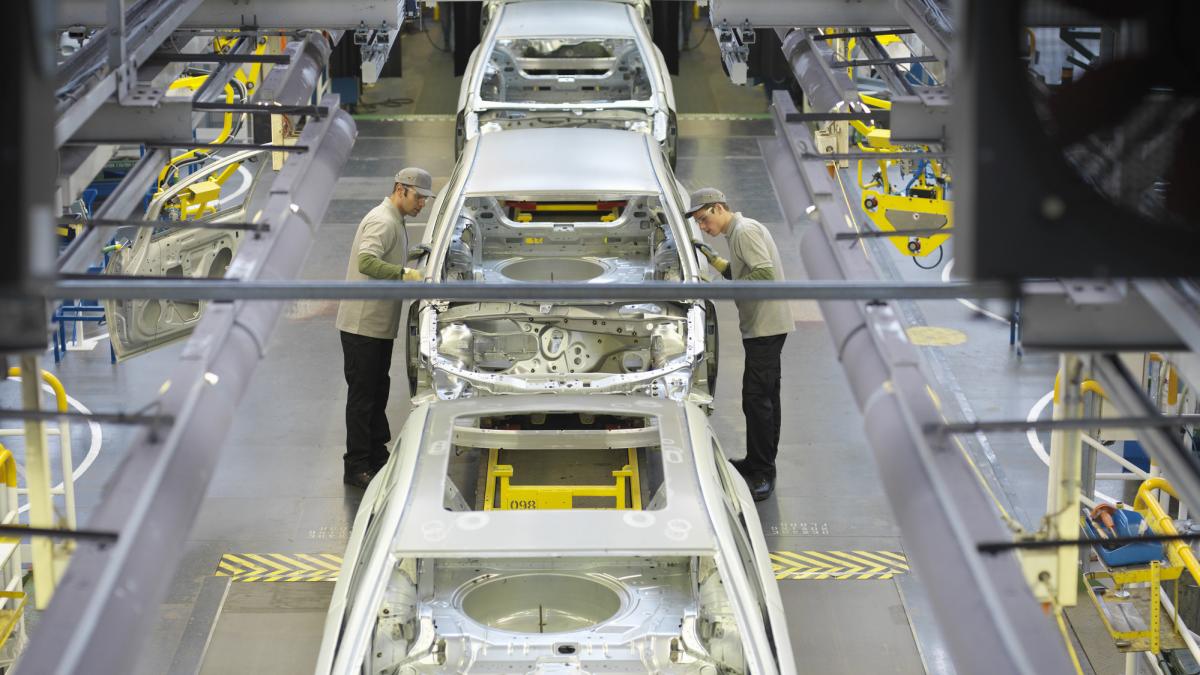 pentru prima data in 87 de ani un mare producator de masini va inchide 3 fabrici din germania vor fi concediati zeci de mii de oameni