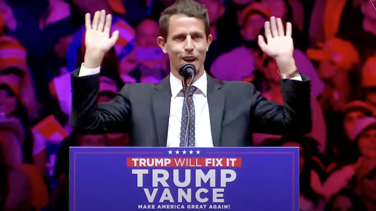 ploaie de glume rasiste la mitingul lui trump din new york republicanii si echipa lui trump s au delimitat de ele