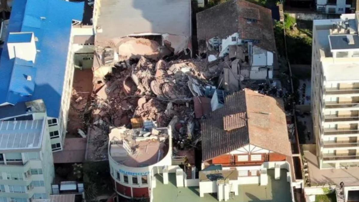 un hotel cu 10 etaje s a prabusit in argentina o persoana a murit altele sunt blocate sub daramaturi