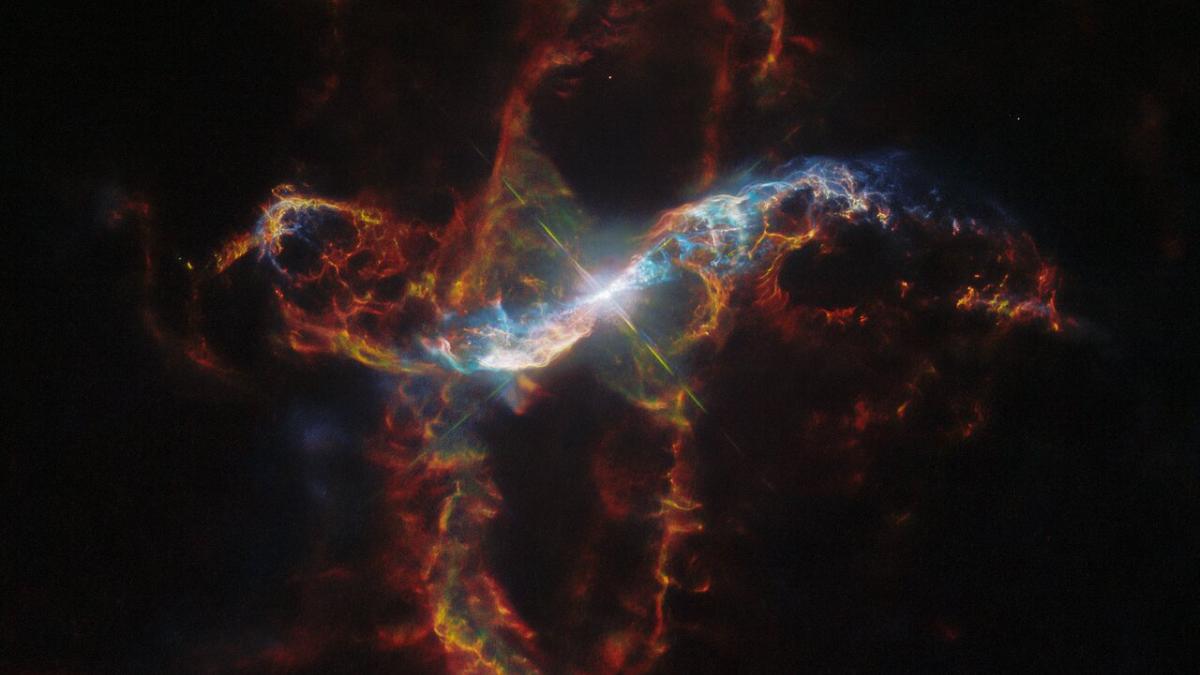video o bomba h stelara care explodeaza in constelatia aquarius la peste un milion km h a fost surprinsa de telescopul hubble