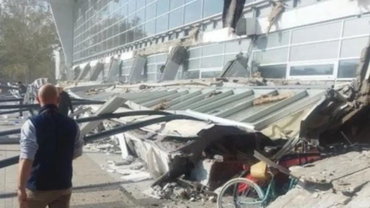 video cel putin 8 oameni au murit in serbia dupa ce acoperisul unei gari s a prabusit