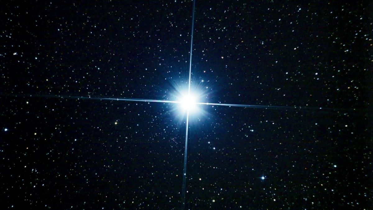 Un fenomen astronomic bizar va avea loc în următorii ani. O stea „zombie” va reveni la viață: „Nu s-a mai întâmplat asta din 1946”