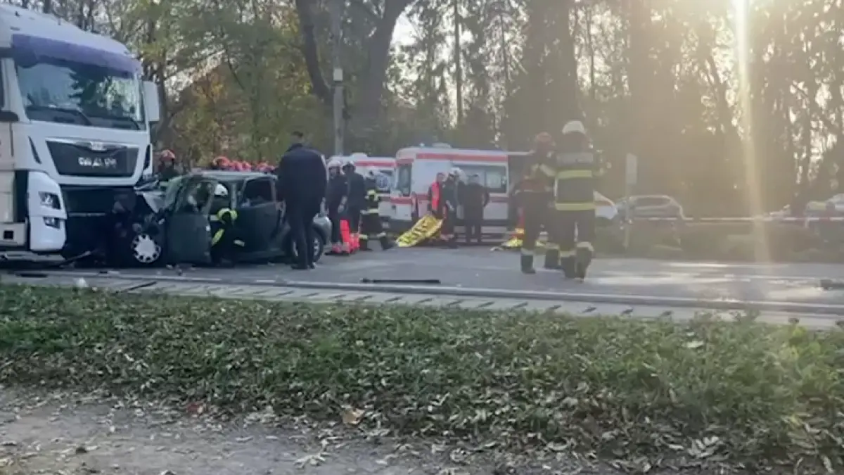 accident cumplit in mures o masina a intrat intr un tir dupa ce soferul a incercat sa evite o caprioara 4 oameni au murit