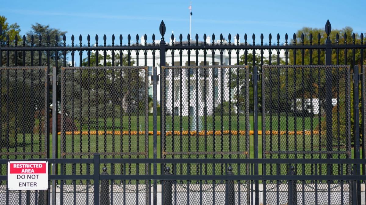 atmosfera de razboi la washington garduri inalte apara casa alba si congresul trump acuza fraude intr un stat cheie