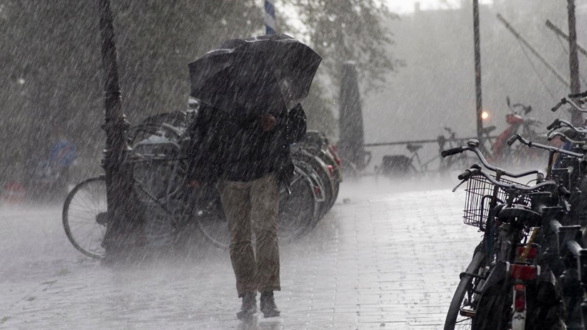 cod rosu de vreme rea in 6 regiuni din spania mae atentionare de calatorie intarzieri la traficul aerian si feroviar